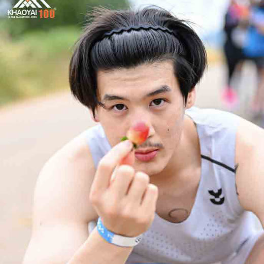 Khao Yai 100: a flower at the aid station